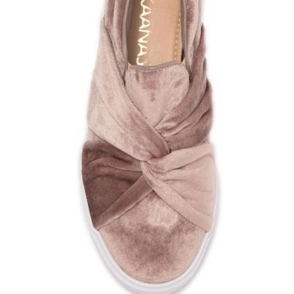 KAANAS Mantuae Knotted Velvet Bow Sneaker - Picture 4 of 5